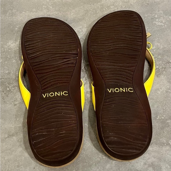 COPY - Vionic Sandals - Size 6.5 - Worn Once! - Picture 3 of 4